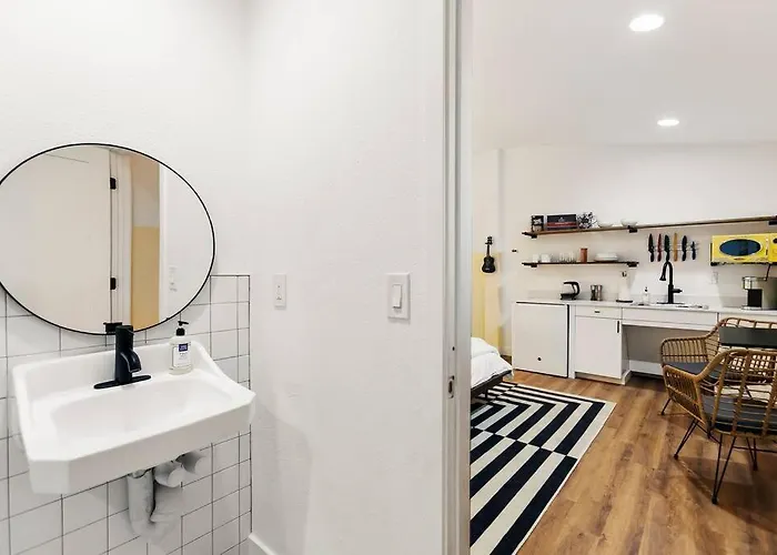 Wananapaoa Suite.komo Nui Chandler