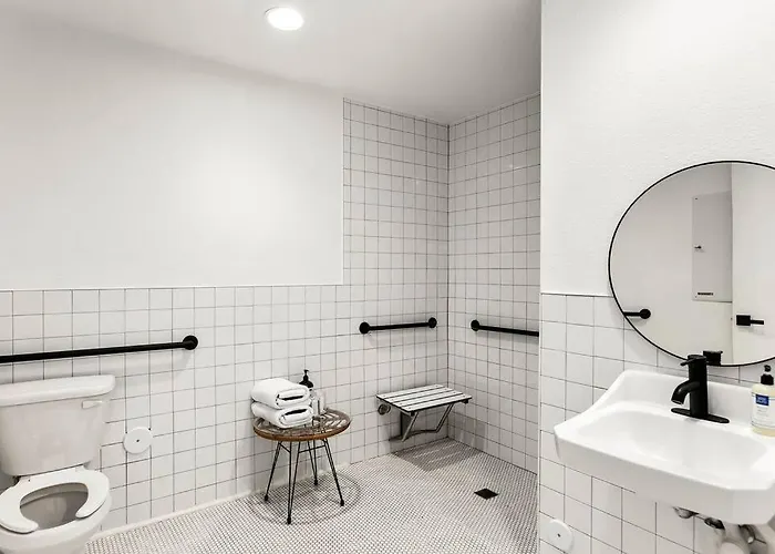 Wananapaoa Suite.komo Nui * Chandler
