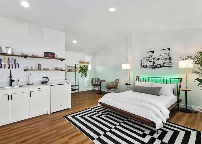Wananapaoa Suite.komo Nui Chandler